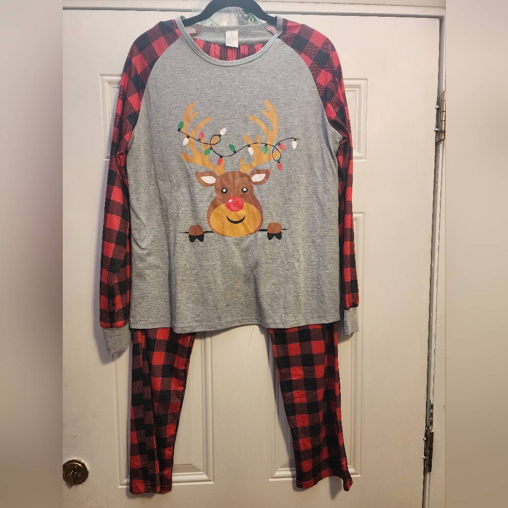 New Adults/Kids Reindeer Pajama Set - Gray and Red